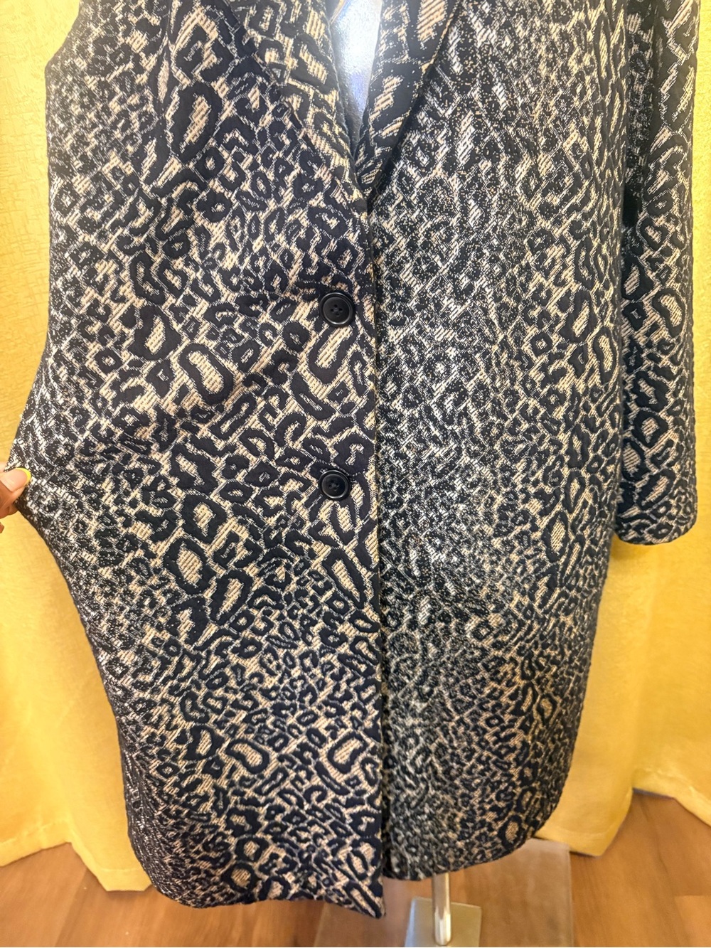 Worthington Black and Cream Two Tone Animal Print knee length Blazer Coat - Picture 2 of 4
